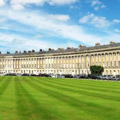 Stunning Royal Crescent Apartment with 3 Bedrooms