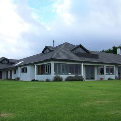 Waiwurrie Coastal Farm Lodge