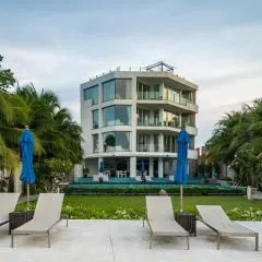 Bright beachfront retreat in Bang Tao