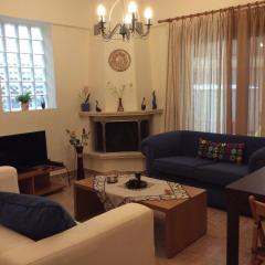 Mary-Ann's Deluxe Apartment , 5km from PEREA