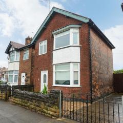Cosy House in the heart of Beeston with FREE Parking and WiFi