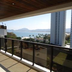 Moderno Apartamento na Enseada com Wi-Fi e Vista Espetacular - Para Família e Home Office - 300m da praia