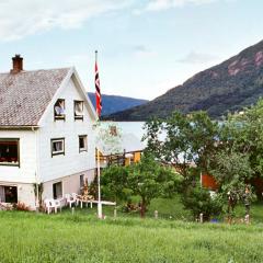 Two-Bedroom Holiday home in Vistdal