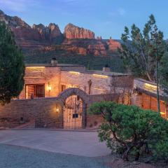 Private, Modern, Luxury Studio With Unmatched Red Rock Views Private Trail Head - Enjoy on property Sauna, Aromatherapy Steam Room, Hot Tub, Pools and Wellness Services