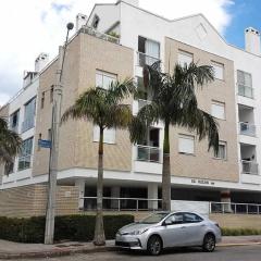 Bem localizado com sacada, churrasqueira, garagem e split