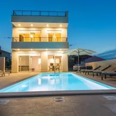 Villa Lele - peace, mountain & sea view, heated pool