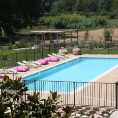 Gîtes avec Piscine et Jacuzzi au Mas de Cadoule