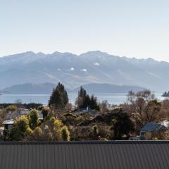 Wanaka Lake walk 2 town, Lake & Mount View, townhouse