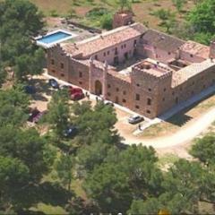 Castillo con piscina en plena Sierra Calderona