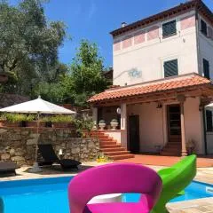 La Libellula- casale panoramico con piscina in Versilia