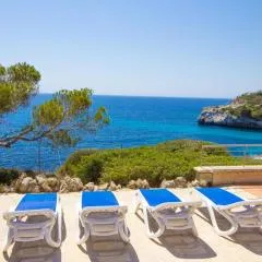 Beautiful private villa on the sea