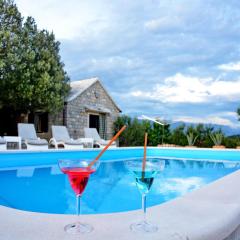 Villa Tonka - with pool;