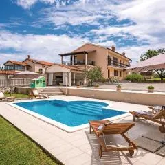 Beautiful Apartment In Hrboki With Wifi