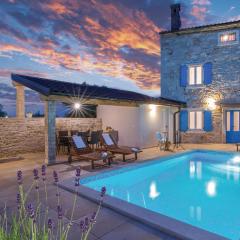 Beautiful Home In Peruski With Outdoor Swimming Pool