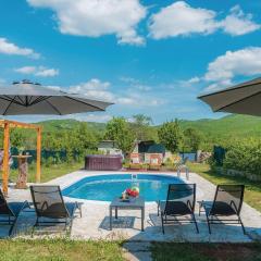 Awesome Home In Unesic With 3 Bedrooms, Jacuzzi And Wifi