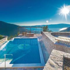 3 Bedroom Beautiful Home In Tivat