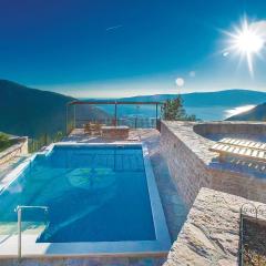 Beautiful Home In Tivat With Wifi