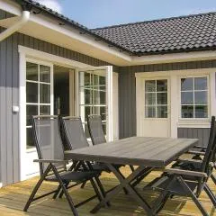 Beautiful Home In Bolmsö With Wifi