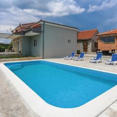 Awesome Home In Dugogabe With 3 Bedrooms, Wifi And Outdoor Swimming Pool