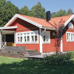 Stunning Home In Lttorp With 4 Bedrooms And Wifi