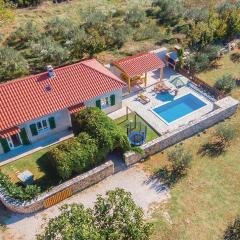 Amazing Home In Necven With 2 Bedrooms, Wifi And Outdoor Swimming Pool