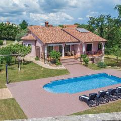 Beautiful Home In Krnica With 3 Bedrooms, Wifi And Private Swimming Pool