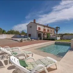 Beautiful Home In Hrboki With Wifi