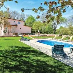 Four-Bedroom Holiday Home In Lecevica