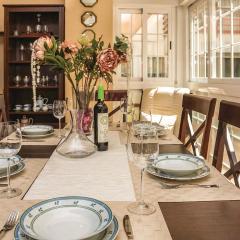 3 Bedroom Cozy Apartment In Sevilla