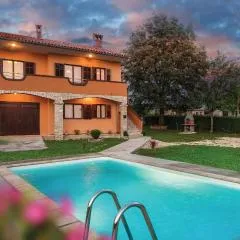 Three-Bedroom Holiday Home In Barban