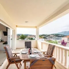 Three-Bedroom Apartment In Lumbarda
