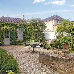 Amazing Home In Chablis With 3 Bedrooms And Wifi