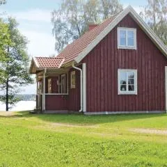 2 Bedroom Beautiful Home In Bolmsö