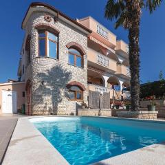 2 Bedroom Amazing Apartment In Pula