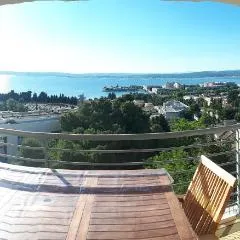 T2 terrasse vue panoramique, piscine, parking, wifi, 2 tv connectées, netflix, clim, ascenseur, barbecue