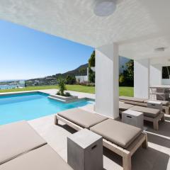Sandpiper House: Stunning Ocean Views, Heated Pool & Large Garden