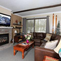 Beautifully decorated, 3 bedroom 2 bedroom condo is moments away from the Base Lodges Whiffletree D2