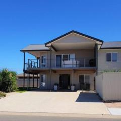 Agape Holiday Home with Pool table ,NBN Internet