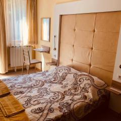 Studio Villa Park Premium Gold