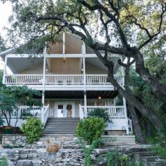 Remodeled Historic Lakefront Gem Overlooking Lake Travis and Jones Brothers Park *Great for Families and Groups*