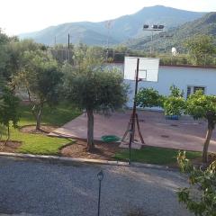 STUDIO WITH TENIS COURT AND MINI BASKET