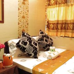 New Day Night Hostel RECEPTION 24 HOUR BLOCK D CHUNGKING MANSION TSIM SHA TSUI KOWLOONN