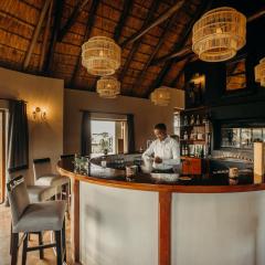 Hlosi Game Lodge - Amakhala Game Reserve