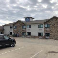 Cobblestone Inn & Suites - Denison | Oak Ridge