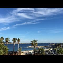 Bandol, vue panoramique sur la mer, la plage, le port