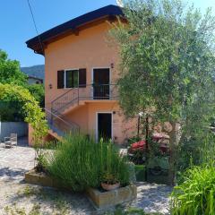 Casa Gina Garden and view by Gardadomusmea