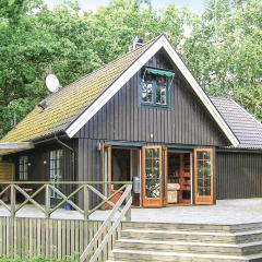 2 Bedroom Beautiful Home In Fjälkinge