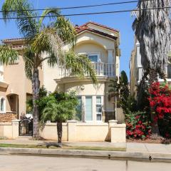 Oceanside Sunset Shores Updated home with balconies & rooftop deck - 2 blocks to beach