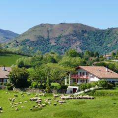 BaskoParadis I Eco-Gites I Calme I Vue I Ânes I Jardin I Montagne I Nature