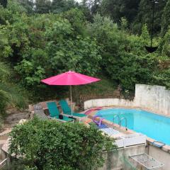 Le Cannet, Chambre à l'étage independant d'une maison avec piscine